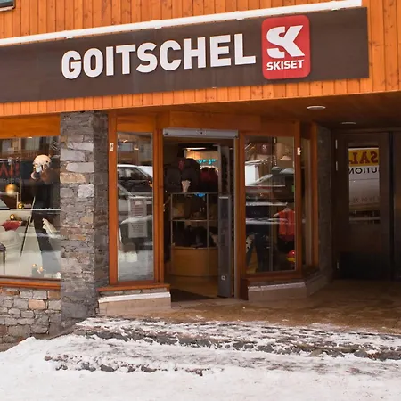 Neves - 4 Personnes Dans Le Quartier Anime De La Station Mae-7704 Val Thorens